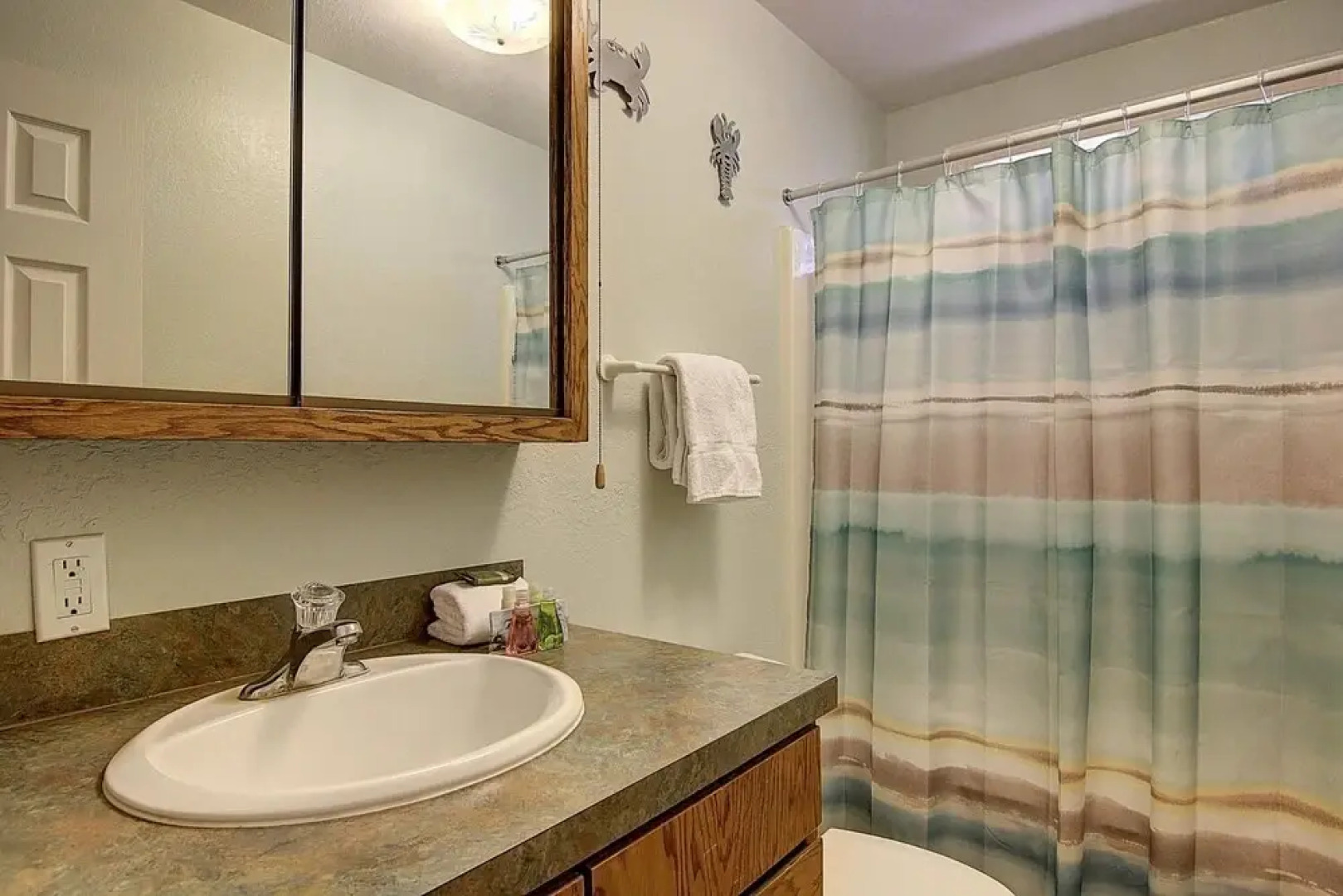 Fantasy Oaks Lodge 4 Bedroom Home by RedAwning