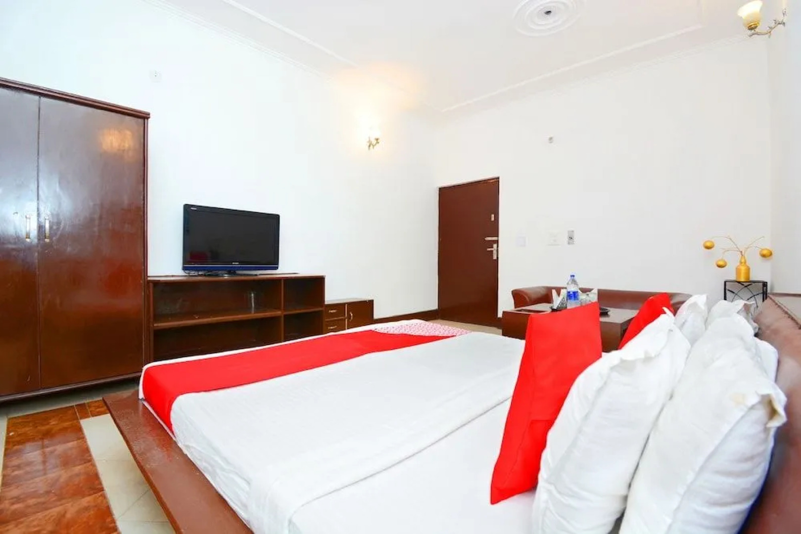 Oyo 37208 Dlm Valley Resorts