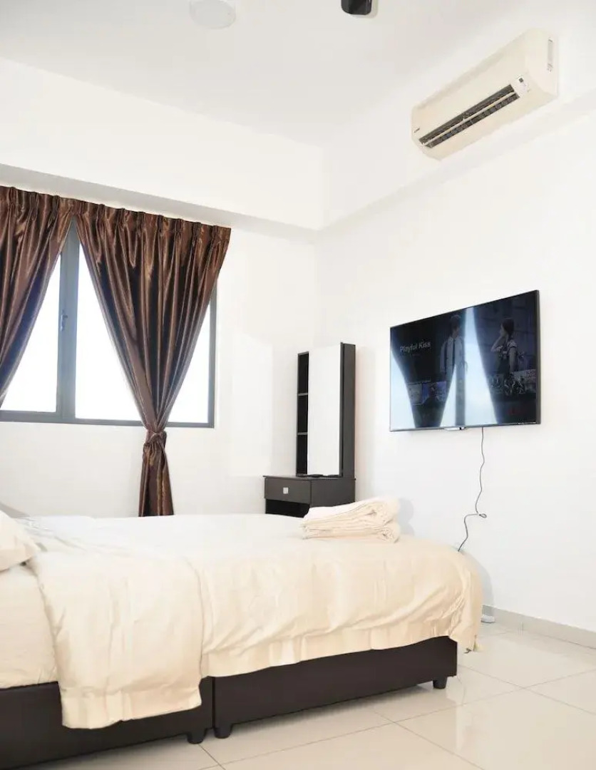 Pinebox Mirage by the Lake