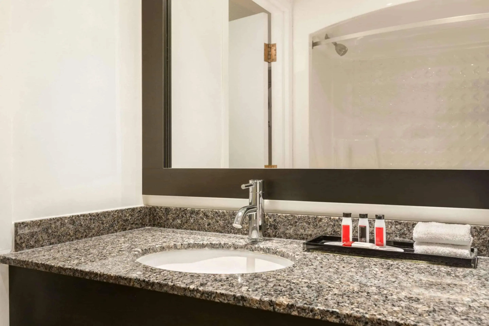 Travelodge Kingston LaSalle Hotel