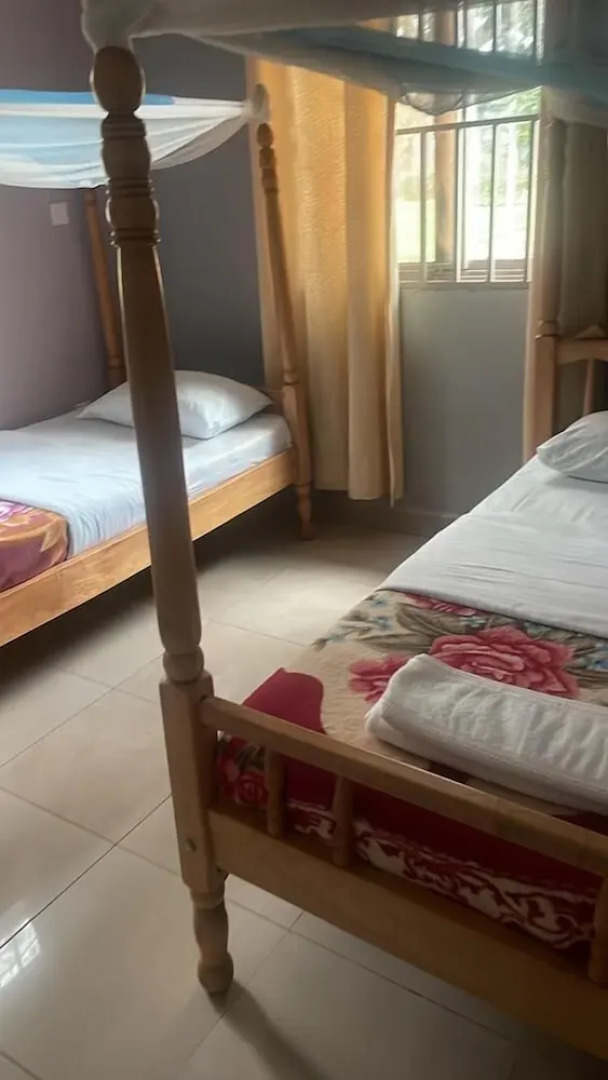 Pearl Gardens Beach Resort Kalangala