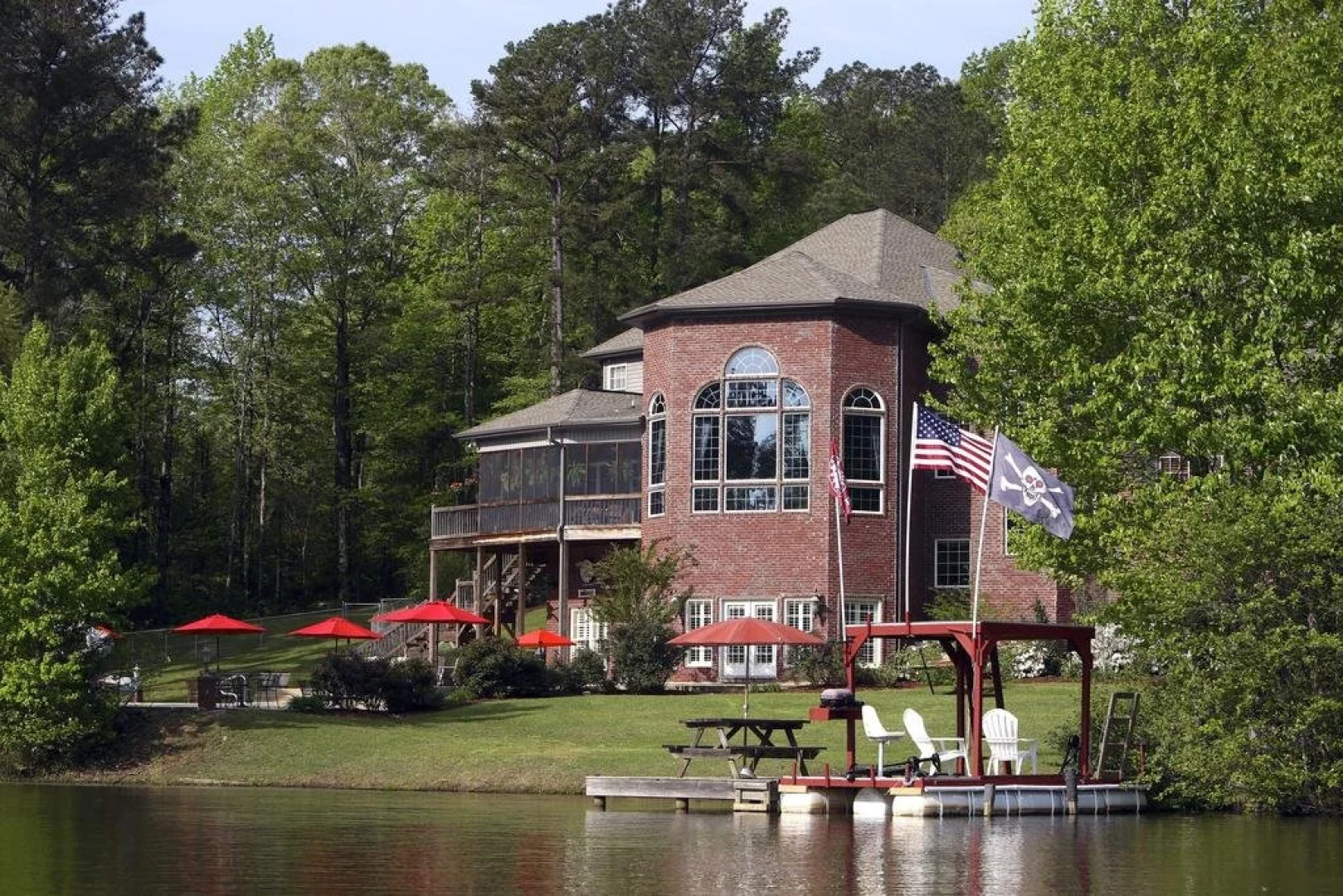 Bama Lakeside Retreat & B&B