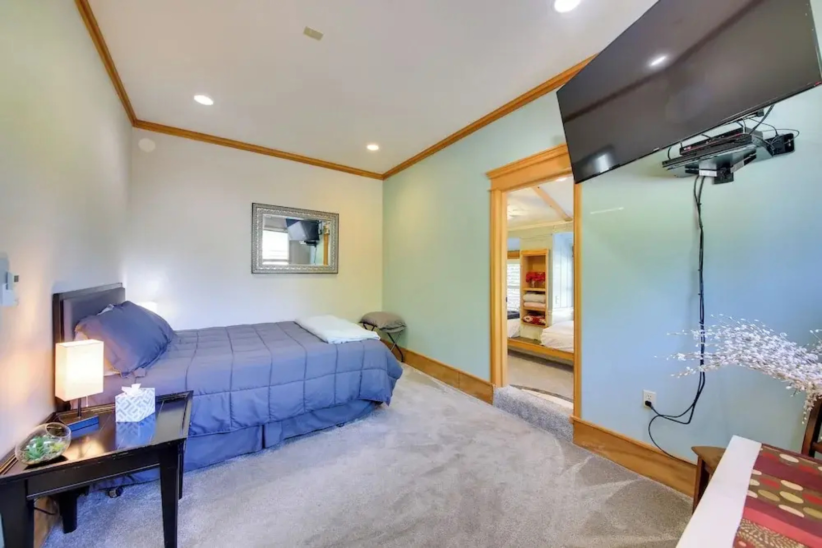 ~14 Mi to Schweitzer Mtn: Lakefront Home