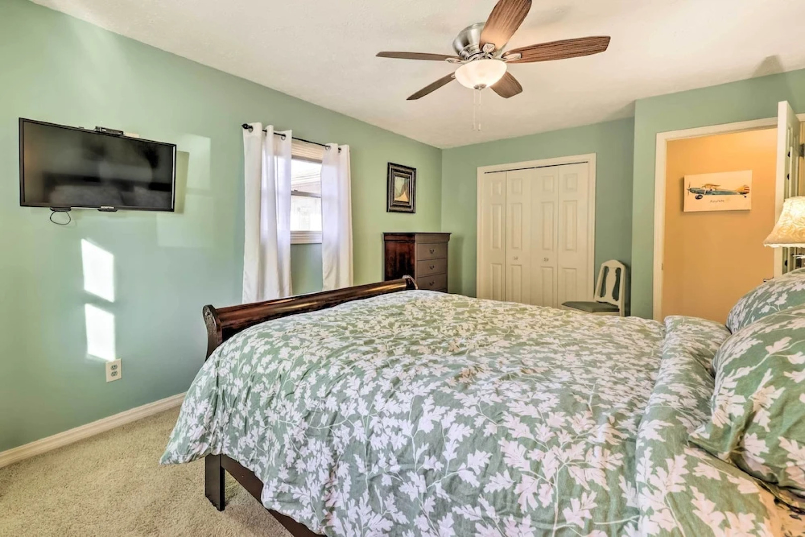 Holiday Island Home: Hot Tub & Wood Stove!