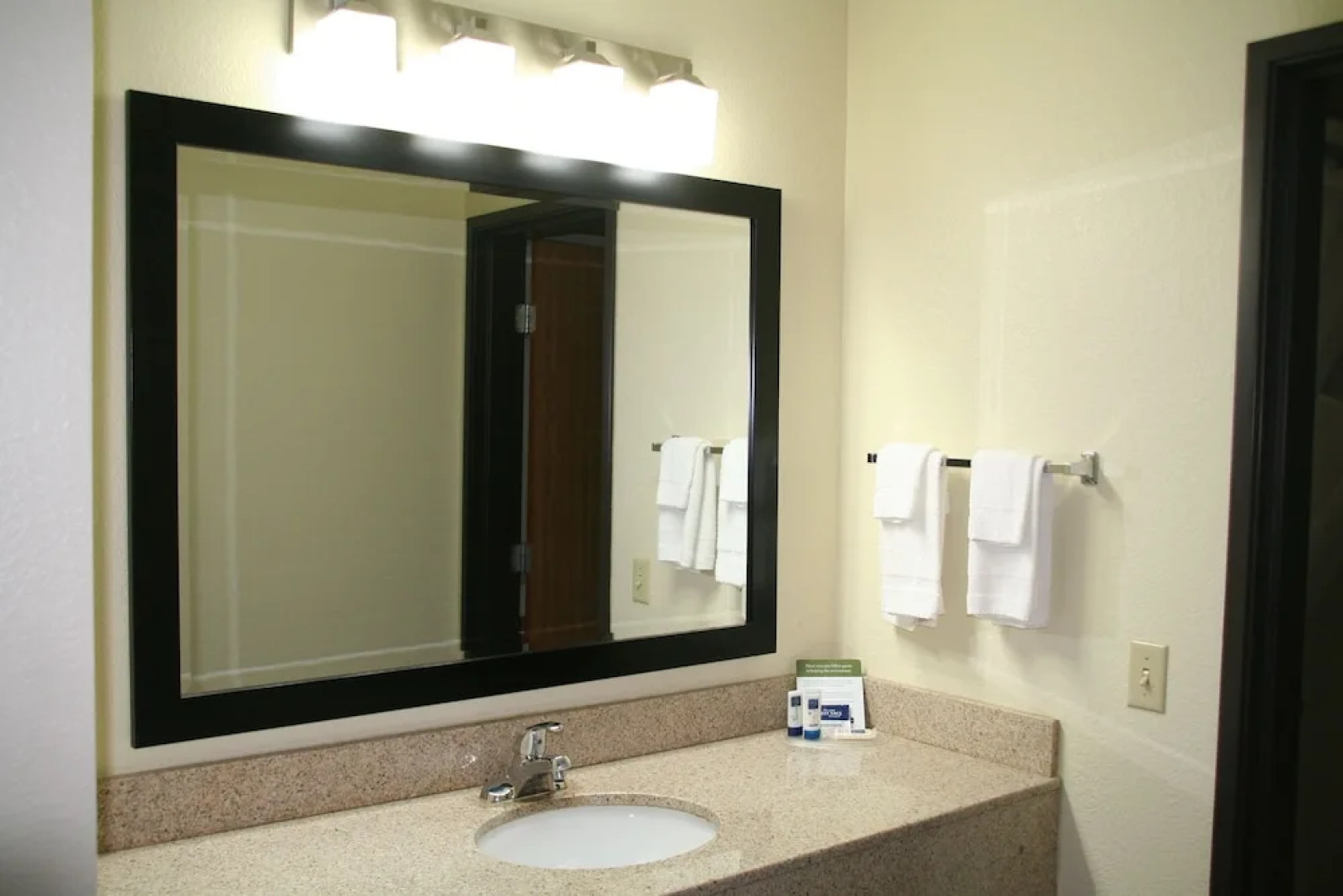 AmericInn Lodge & Suites Elkhorn