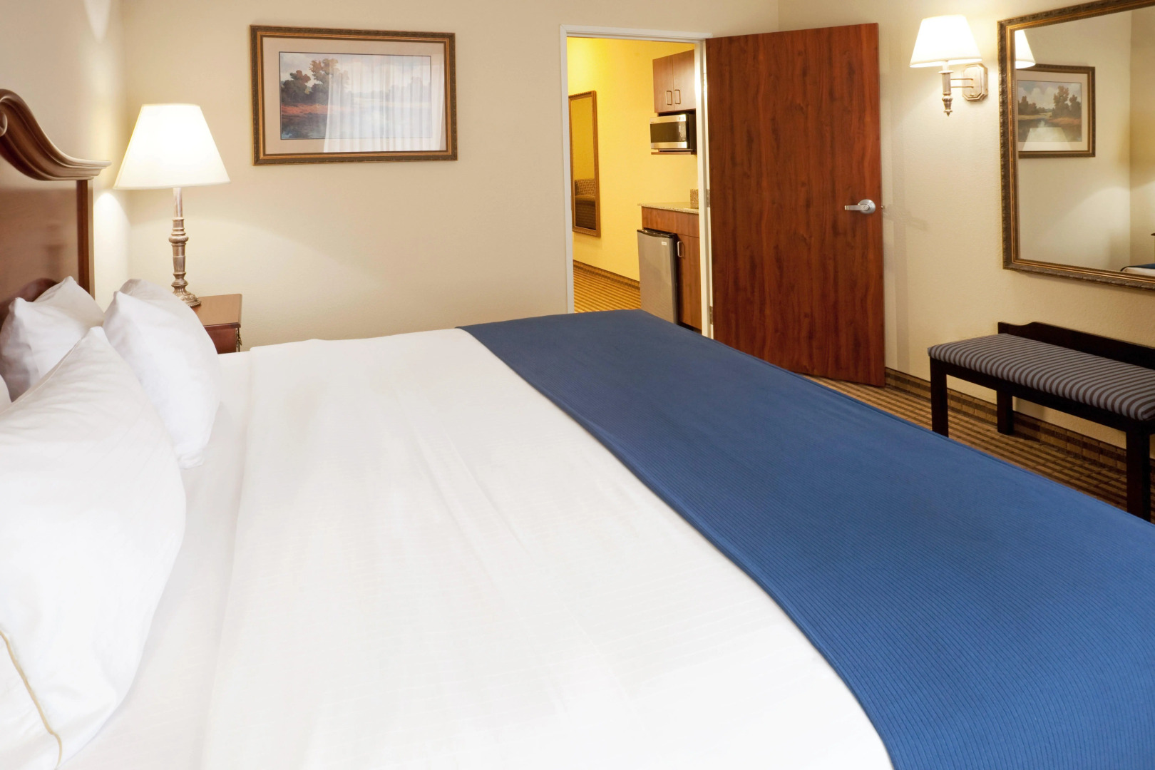 Holiday Inn Express & Suites Waxahachie by IHG