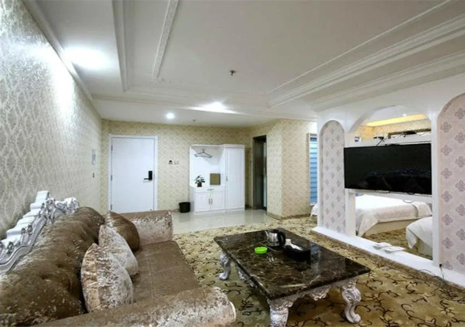 Zhang Ye Long Sheng Holiday Hotel