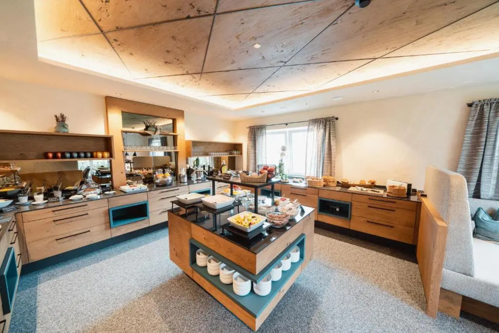 MONS suites wine passion