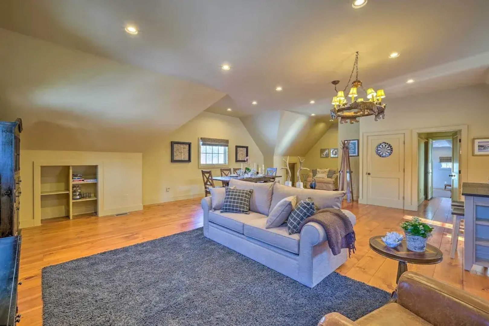 Luxe 'green Barn' Near Skiing w/ Mt Equinox Views!