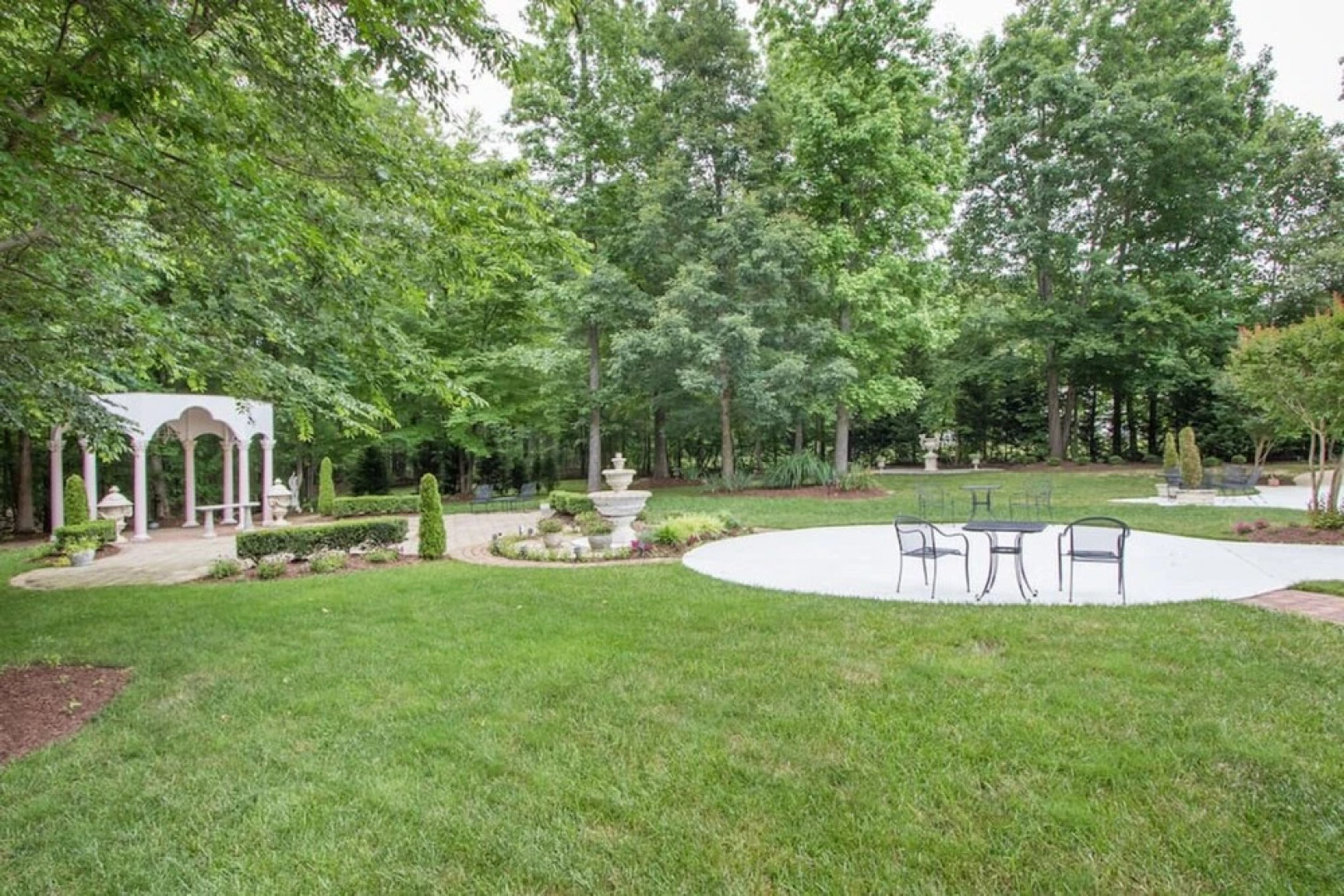 Rosewood Manor Bed & Breakfast