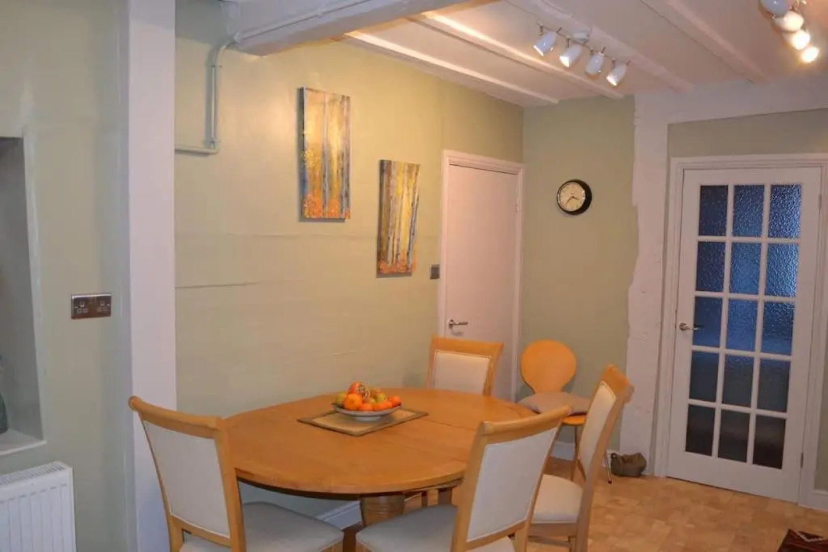 Spacious ground floor apartment. No 1A The Stables