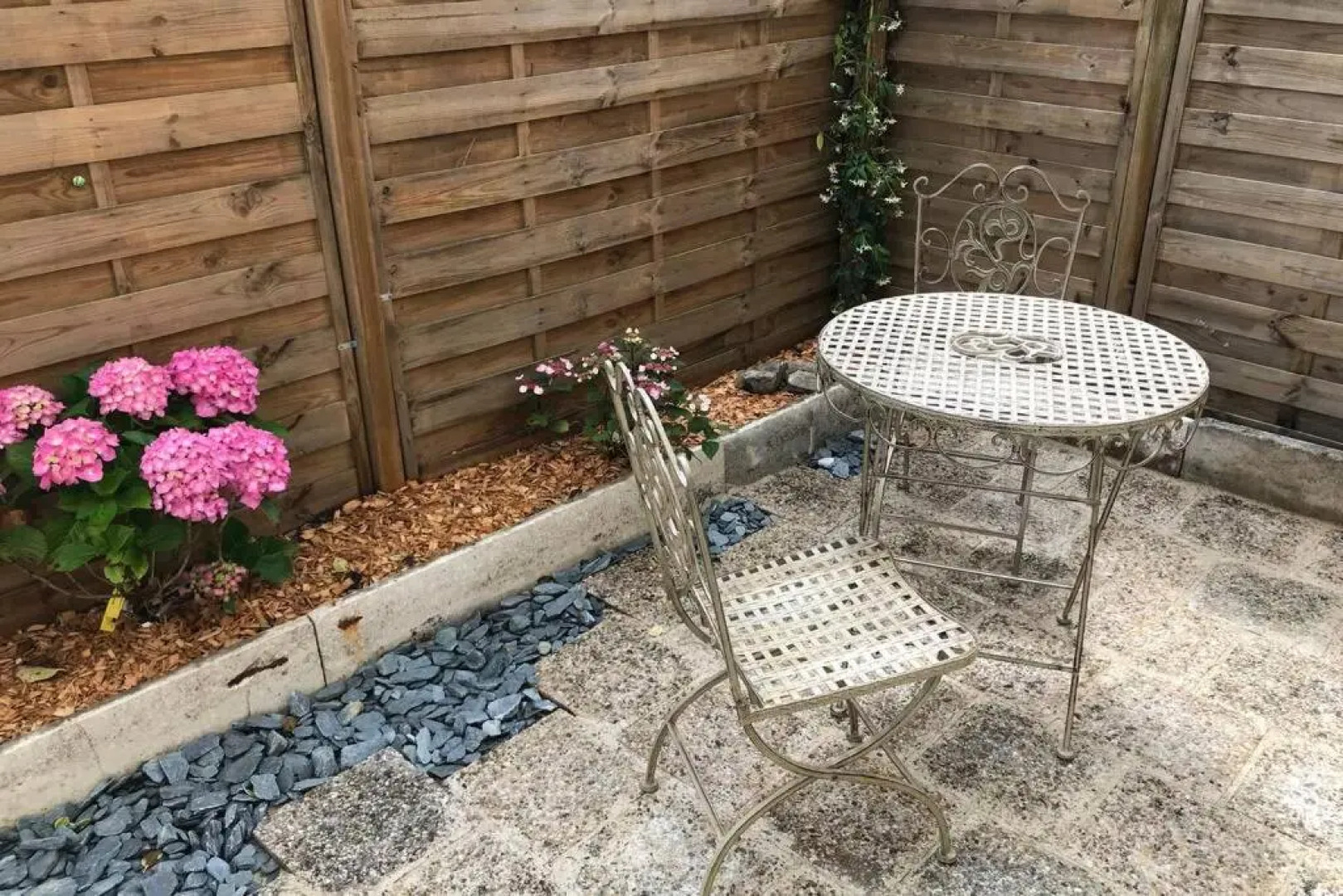 Studio et terrasse au sein d'un manoir XVIIème