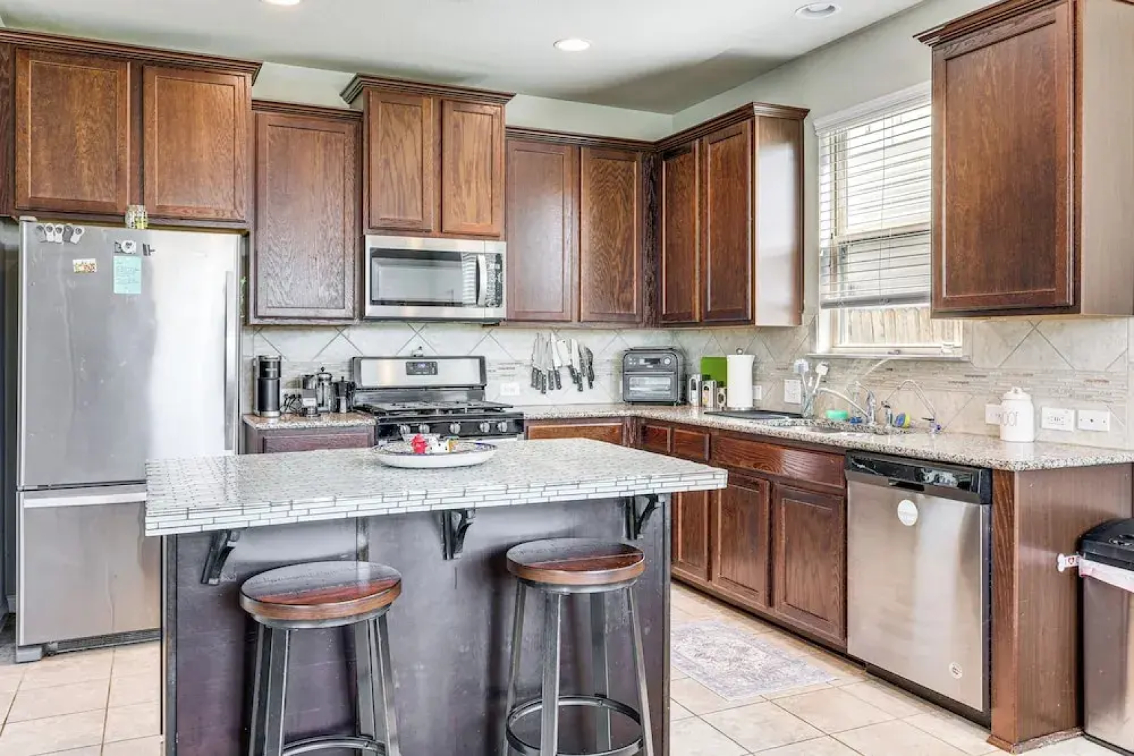 Family Home w/ Pool Access: 5 Mi to Downtown Buda!