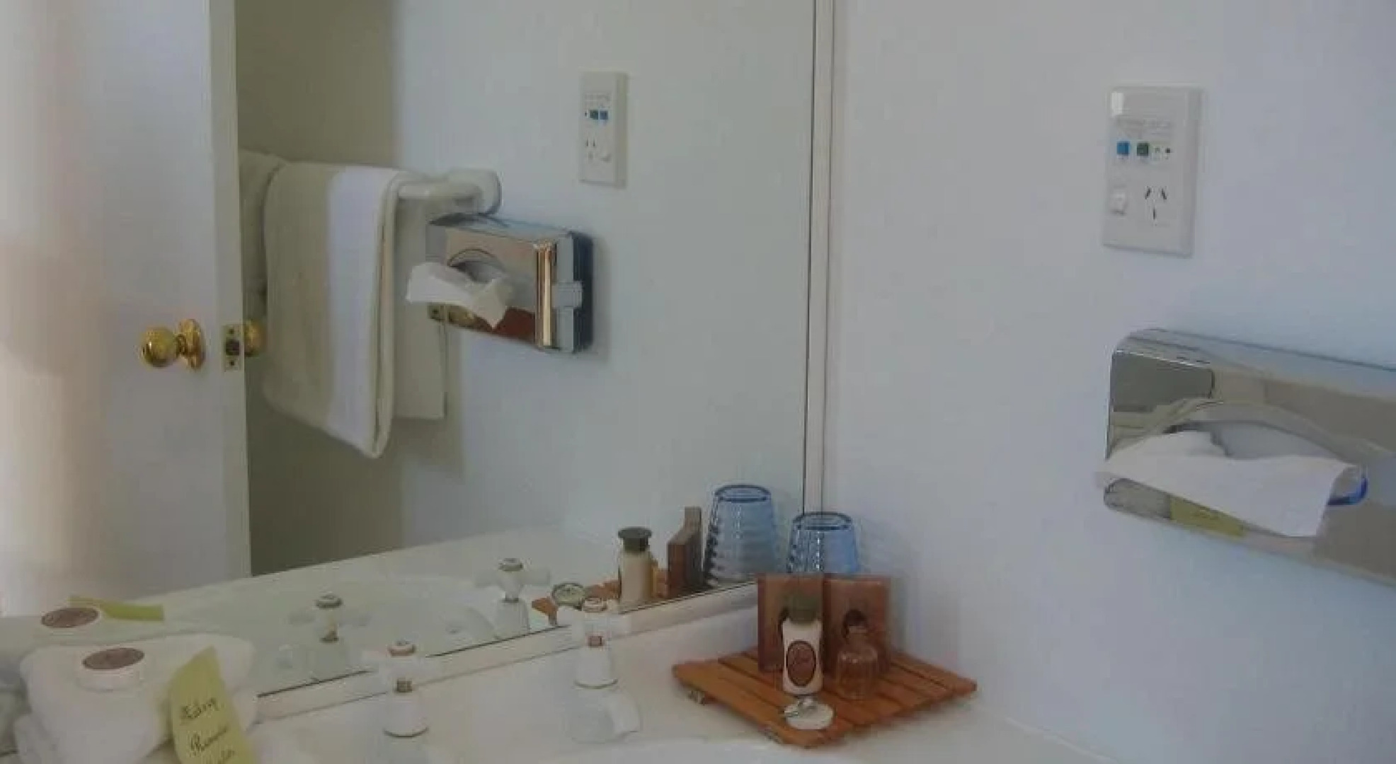 The Claremont Motels & Apartments