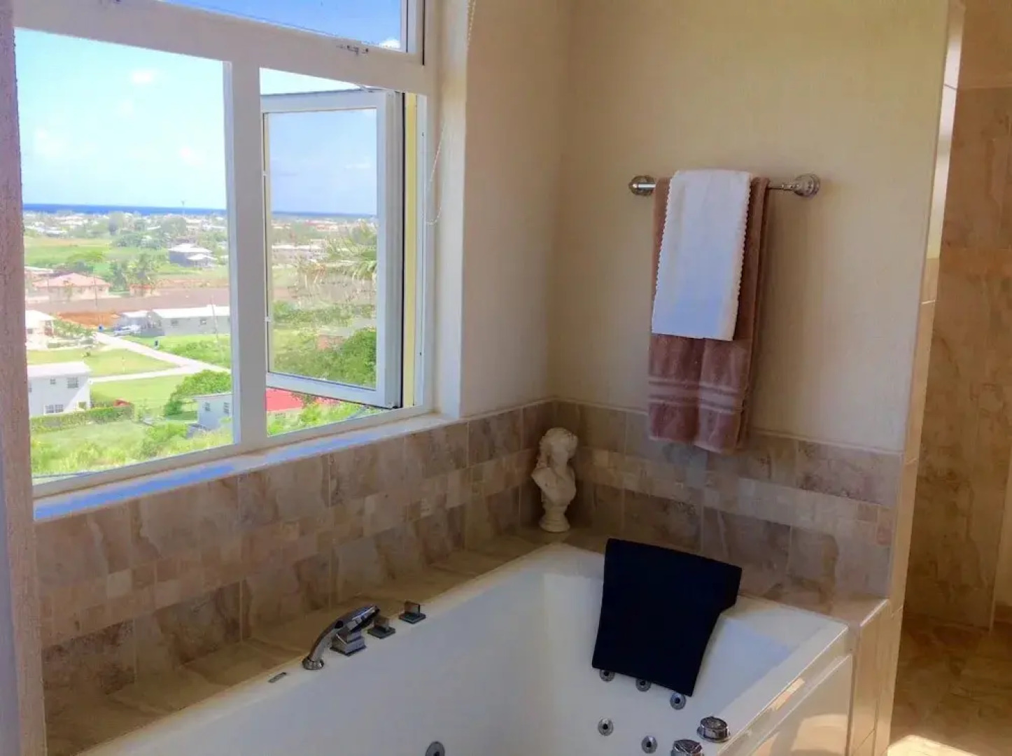 Remarkable 3-bed Villa in Christ Church