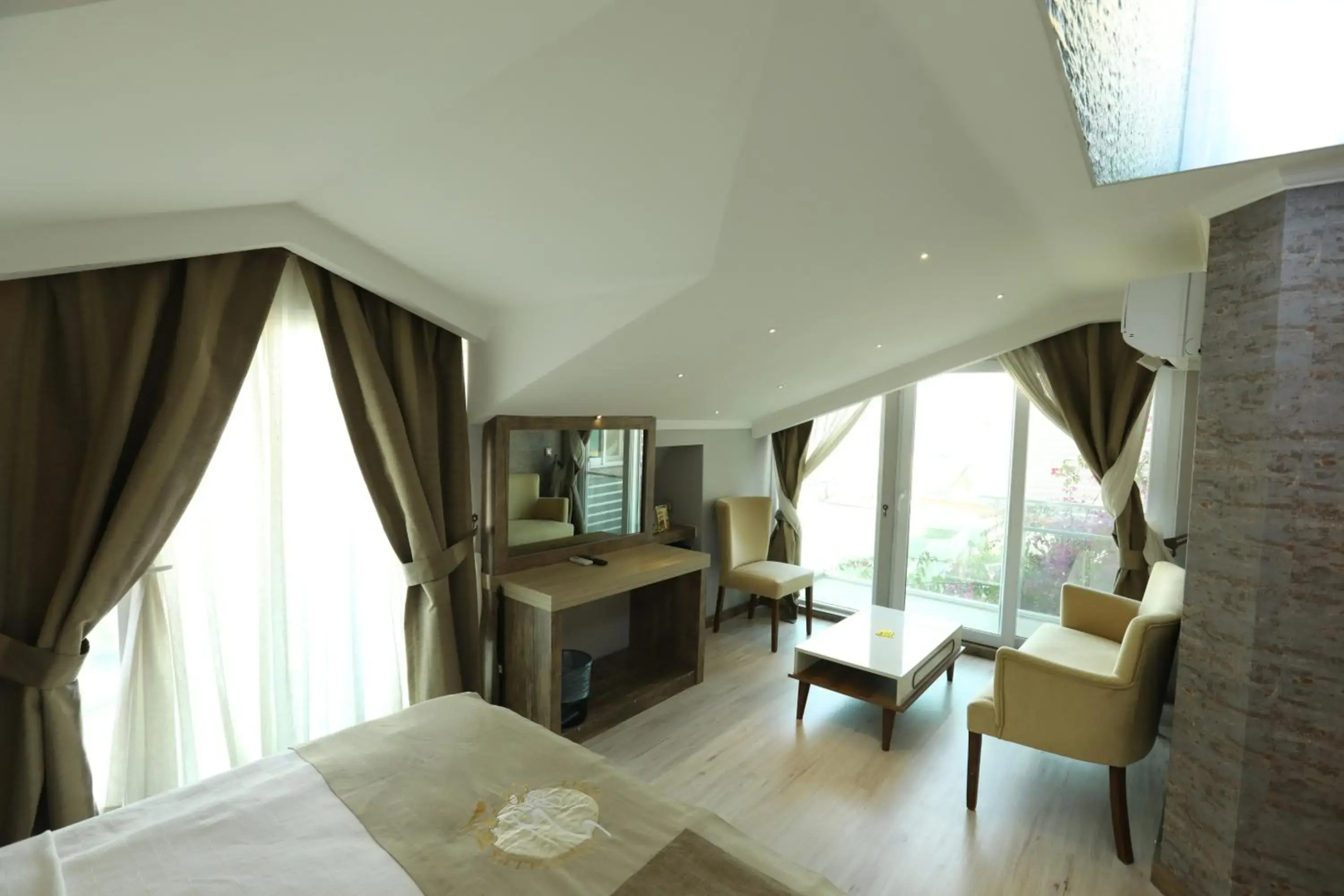 Unluselek Hotel