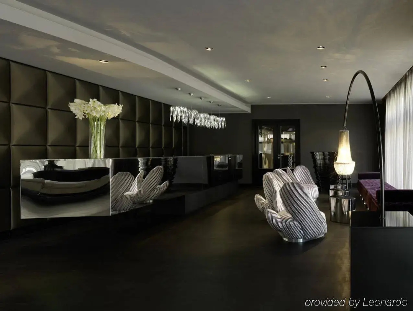 Roomers Frankfurt Central, Autograph Collection
