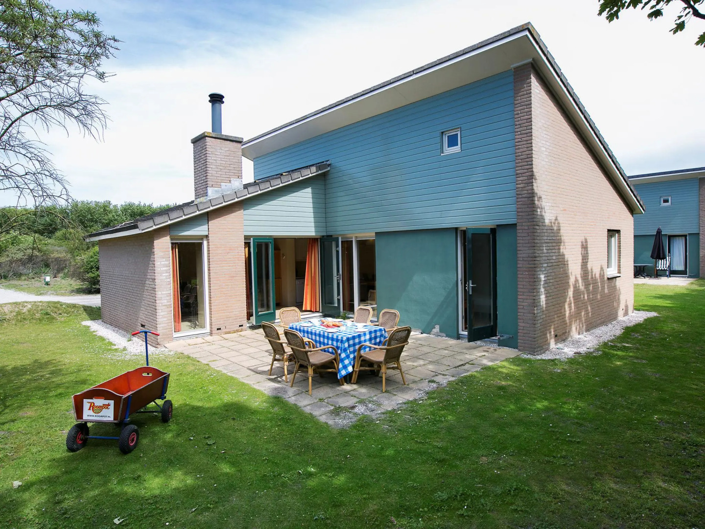 Restyled Holiday Home with Fireplace near Beach