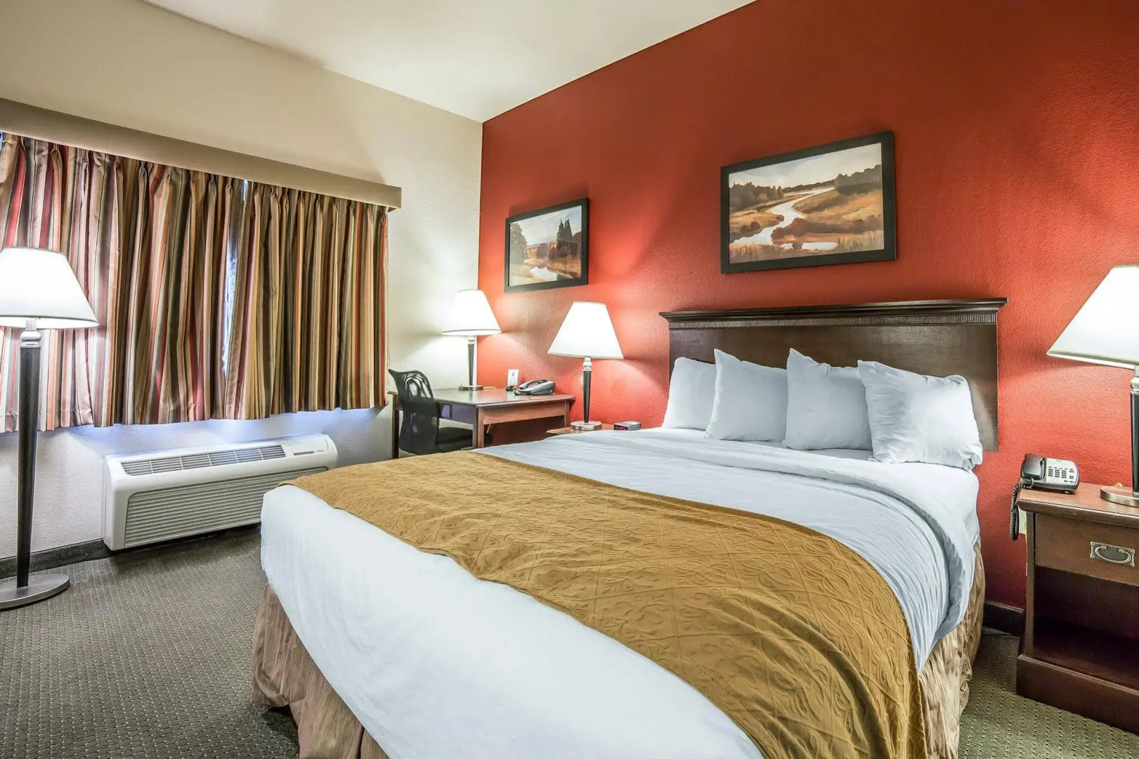 Comfort Inn & Suites Near University of Wyoming