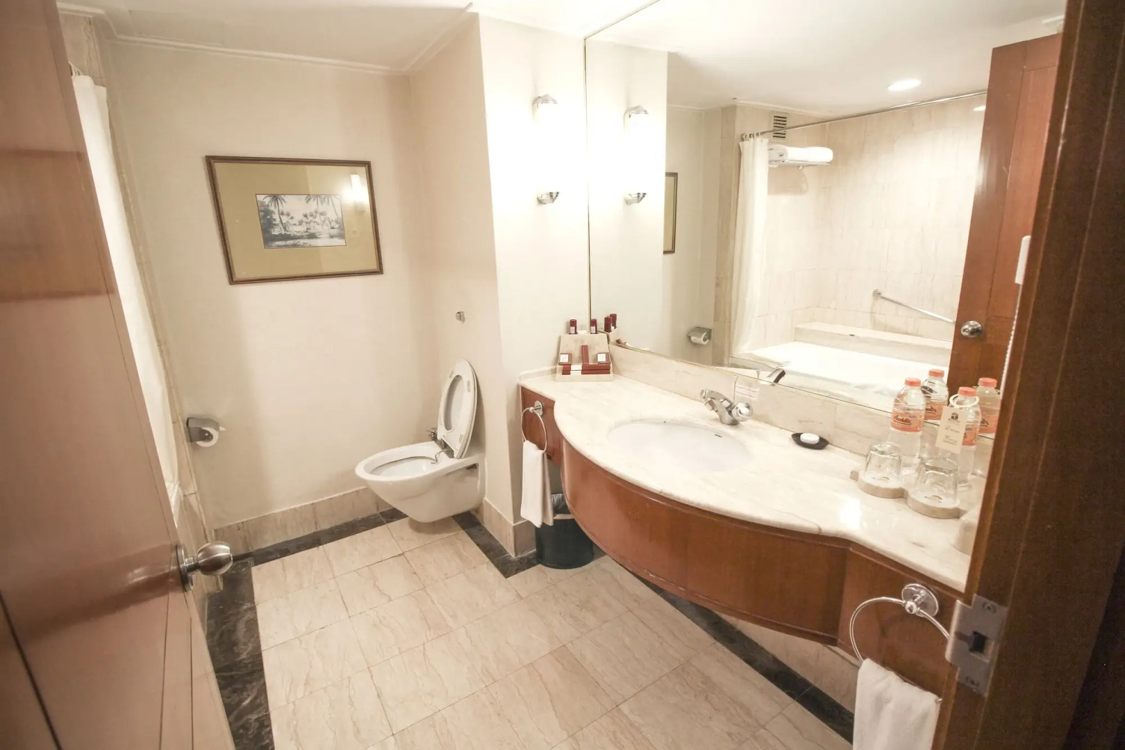 REDTOP Hotel & Convention Center