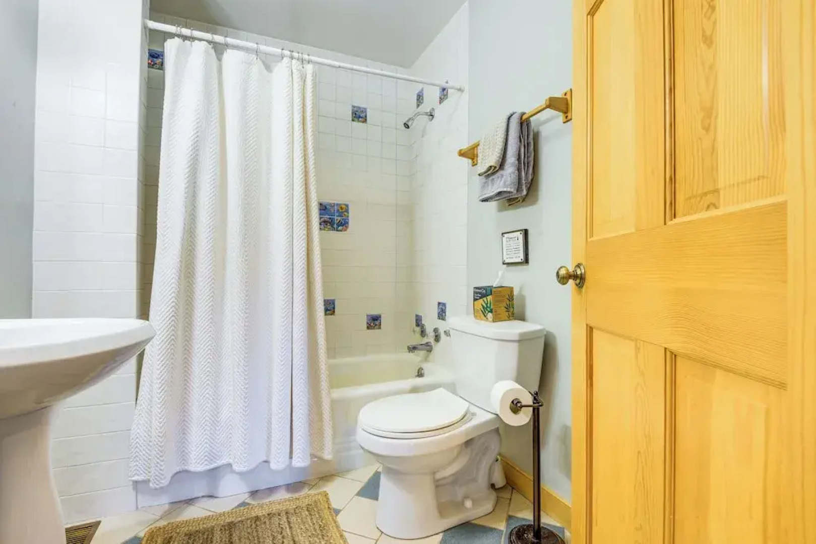 Storybook Stratton House: 3 Mi to Mount Snow!