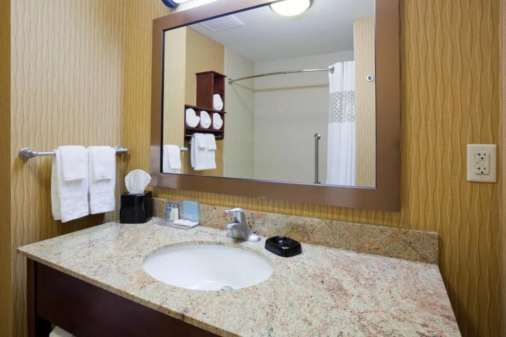 Hampton Inn & Suites Minot Airport