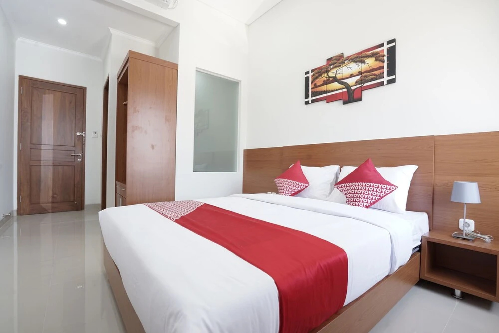 Capital O 1974 Grand Parigi Hotel