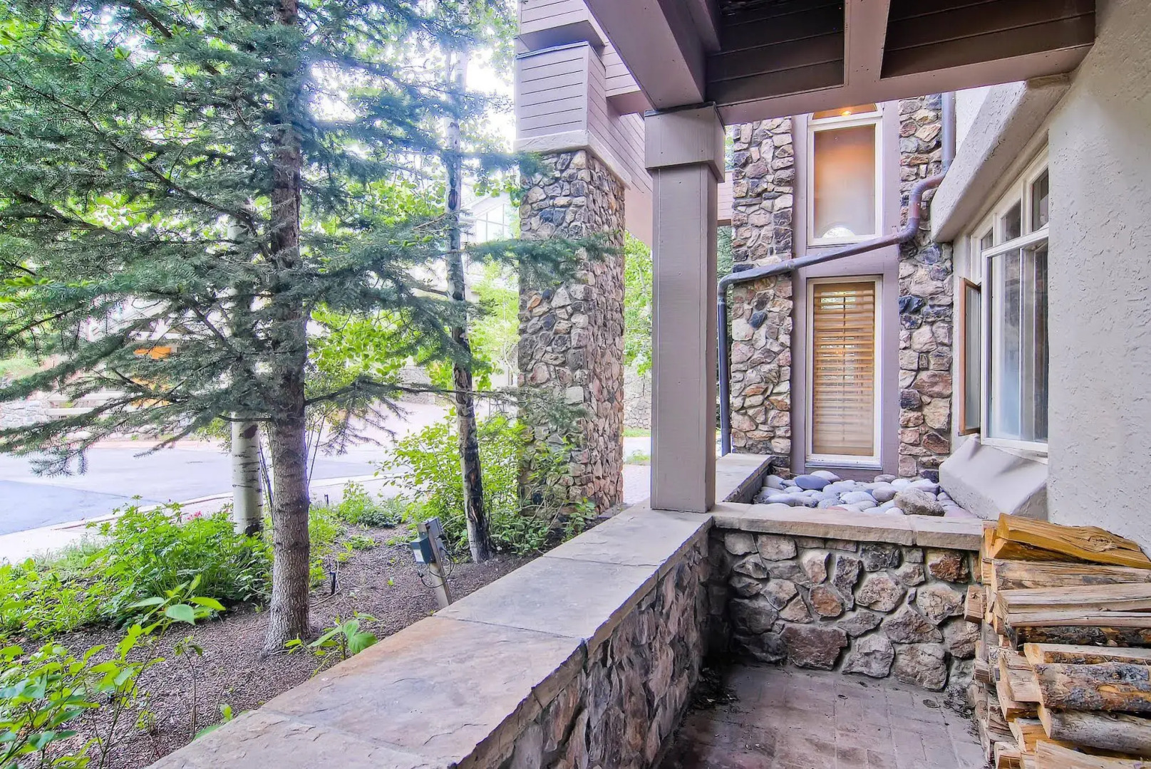 Highlands Westview by East West Hospitality