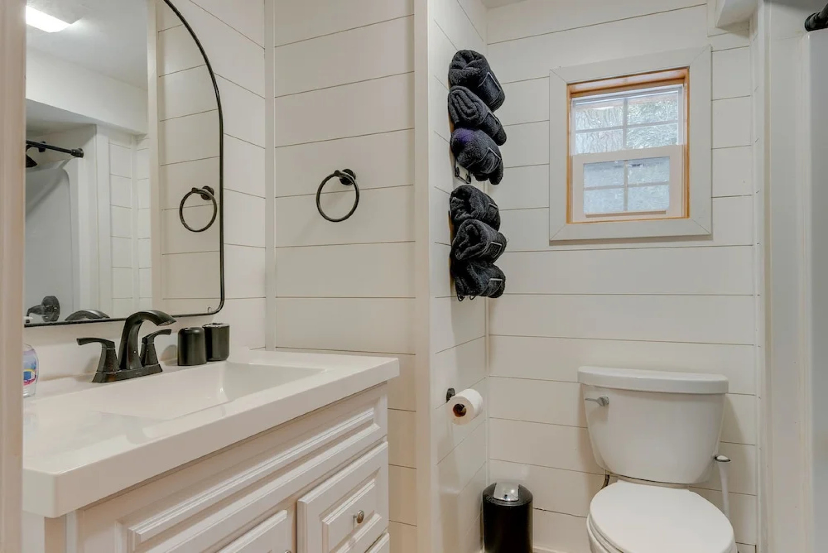 7 Mi to Jack Frost Ski Area: Cozy Blakeslee Cabin!