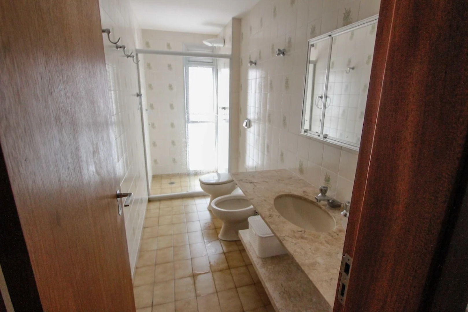 150m da praia com piscina aquecida e sauna