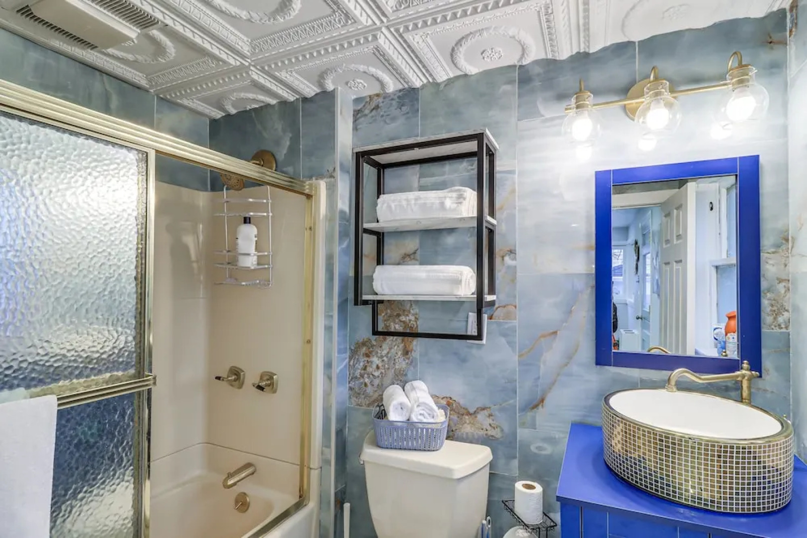 Michigan Retreat w/ Screened-in Porch, Near Lakes!