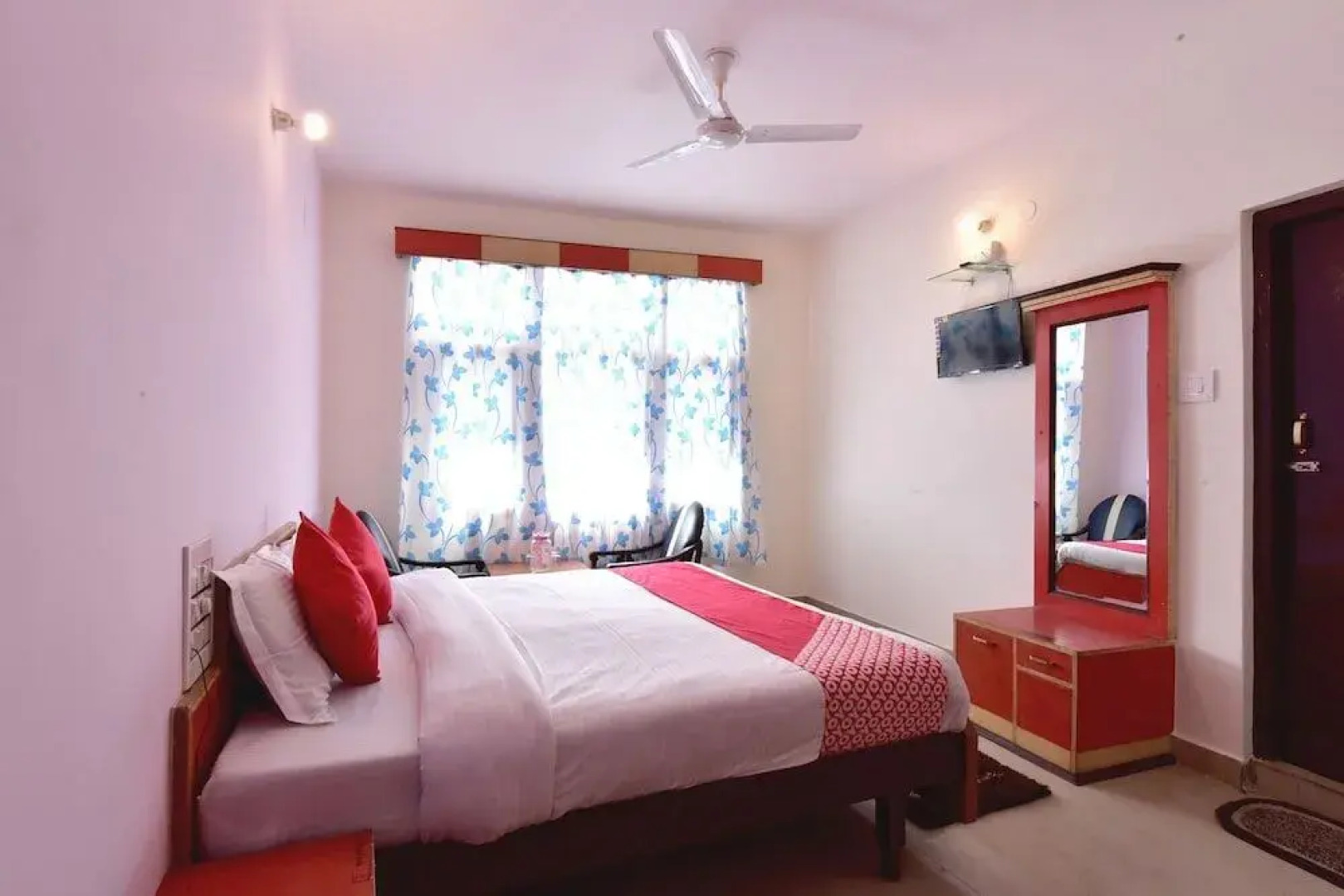 Hotel Silver Face by OYO Rooms