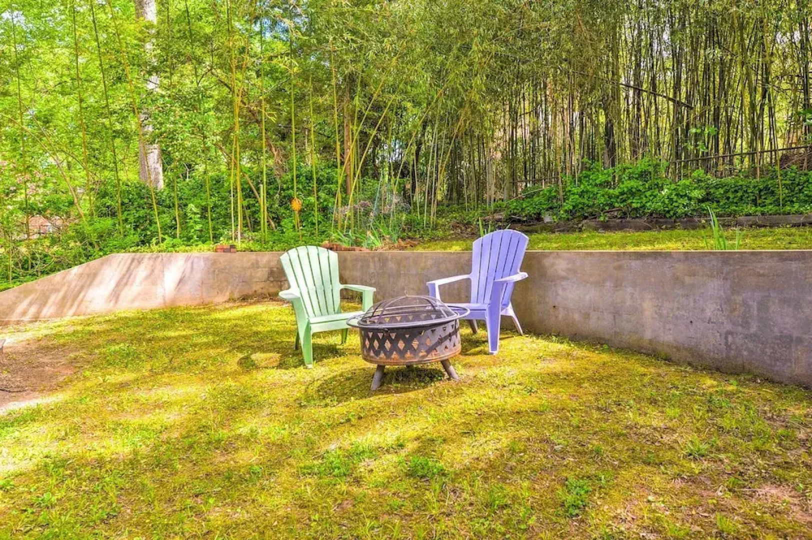 Takoma Park Apt w/ Wood Fire Pit < 8 Mi to DC