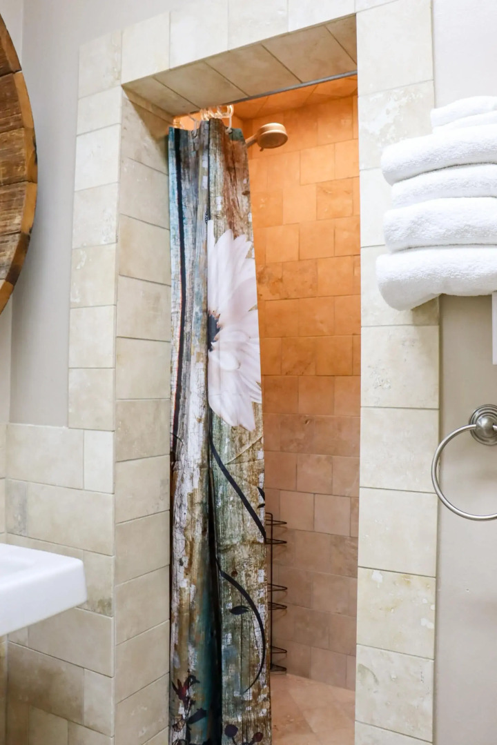 The Bonnie Inn Unit 5 With Breakfast Nook