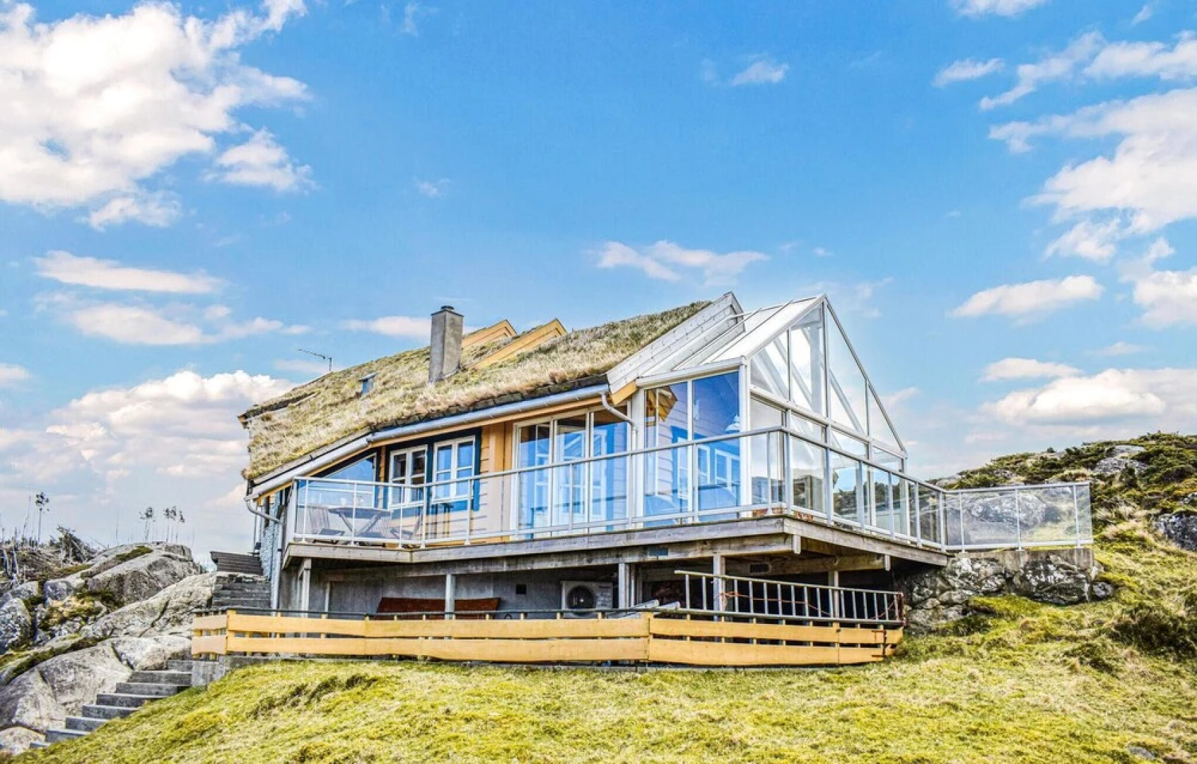 Stunning Home in Bekkjarvik With 3 Bedrooms and Wifi