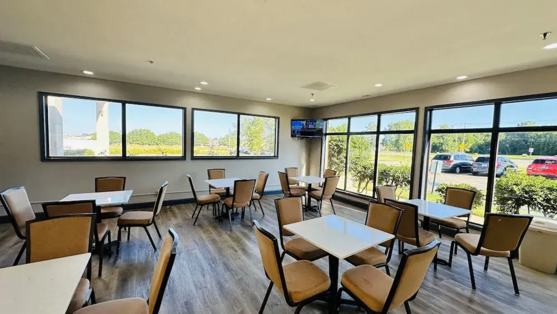 Days Inn & Suites by Wyndham Wynne