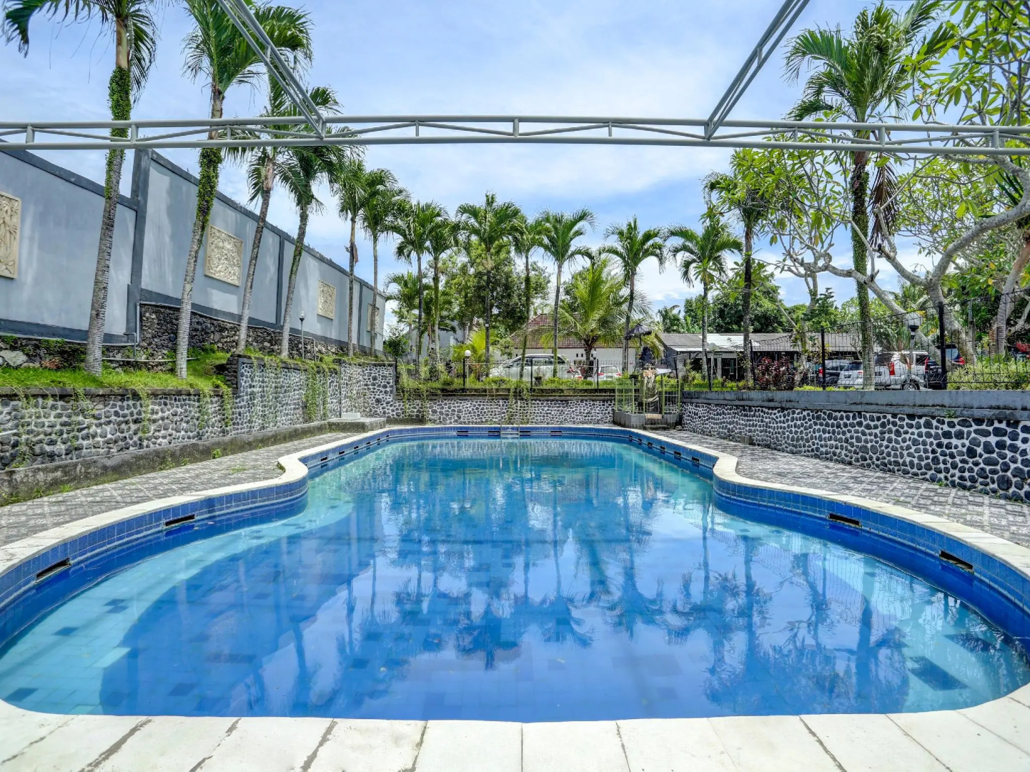 OYO 90201 Hotel Bina Artha