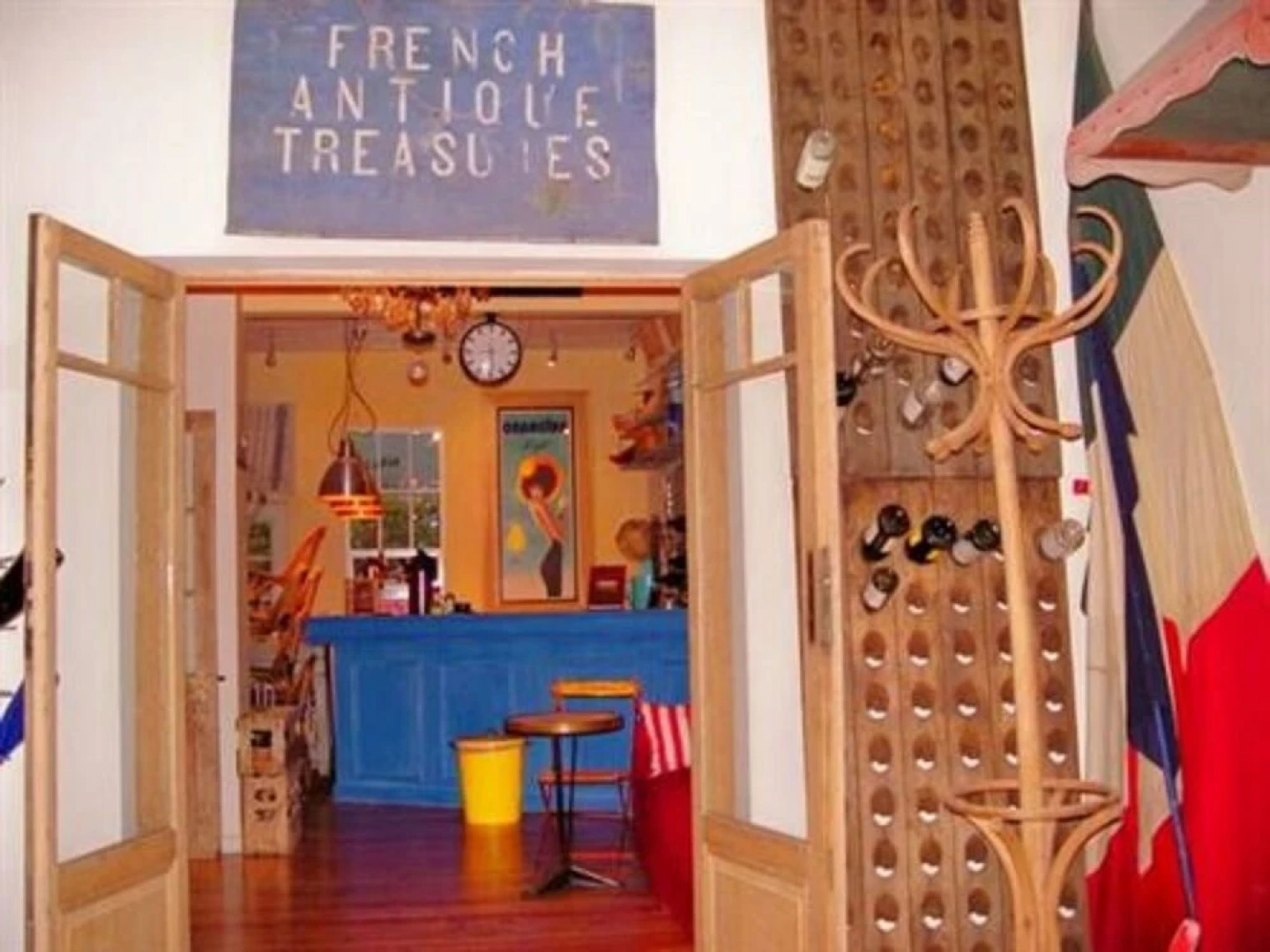 Metro Hotel and Cafe