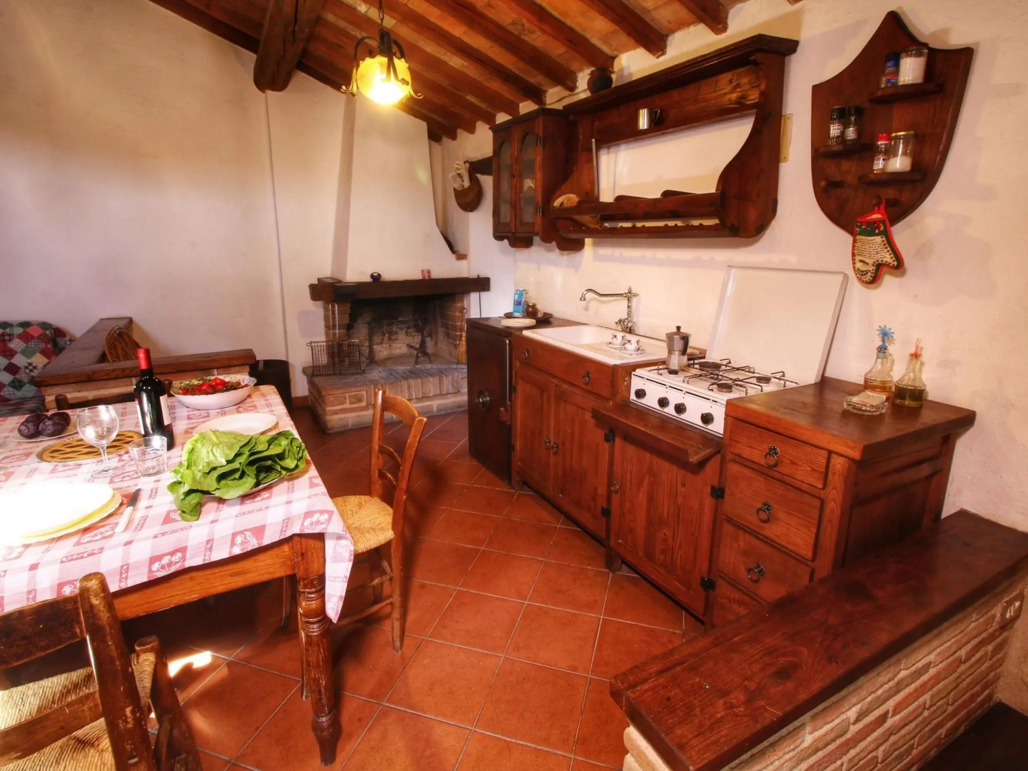 Umbria's Poolside Charm