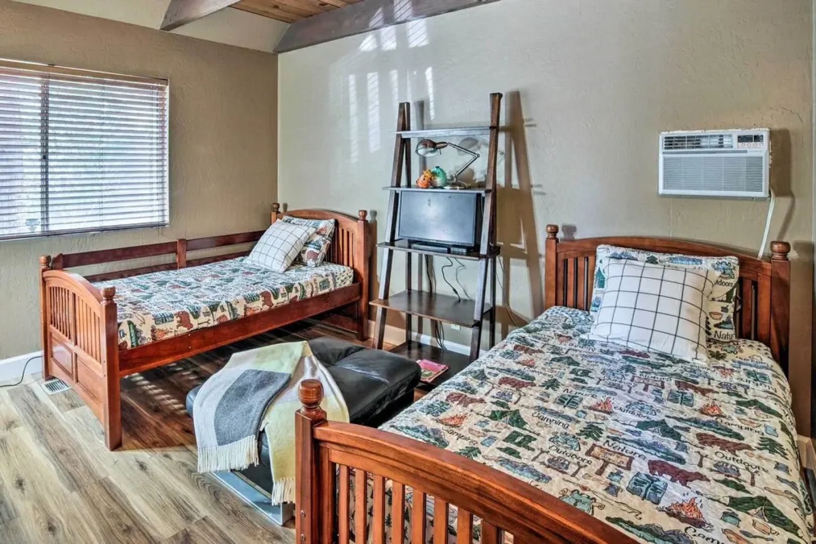 Cozy Cabin ~ 3 Mi to Lake Arrowhead Village