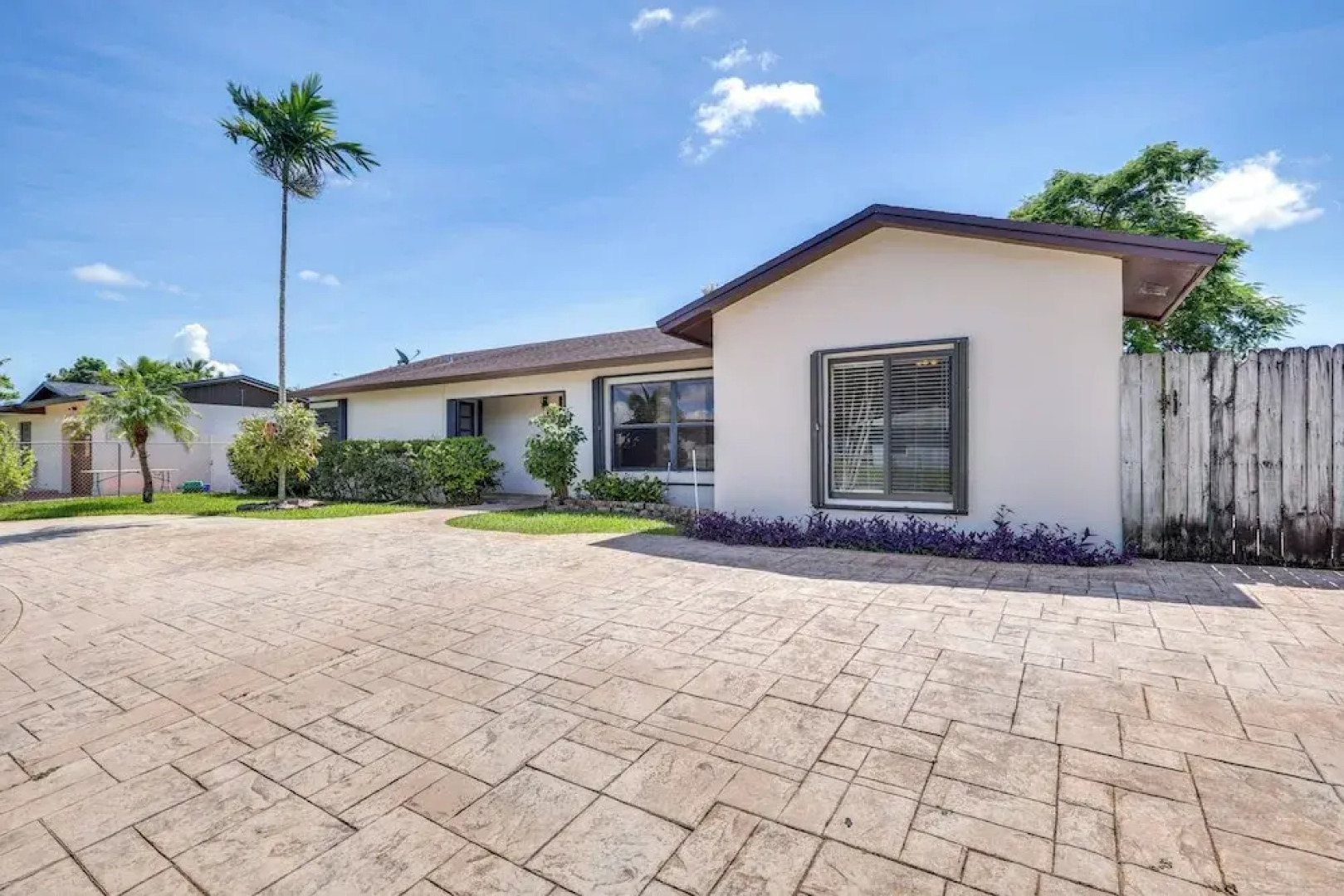 Pet-friendly Home w/ Yard ~ 3 Mi to Zoo Miami!