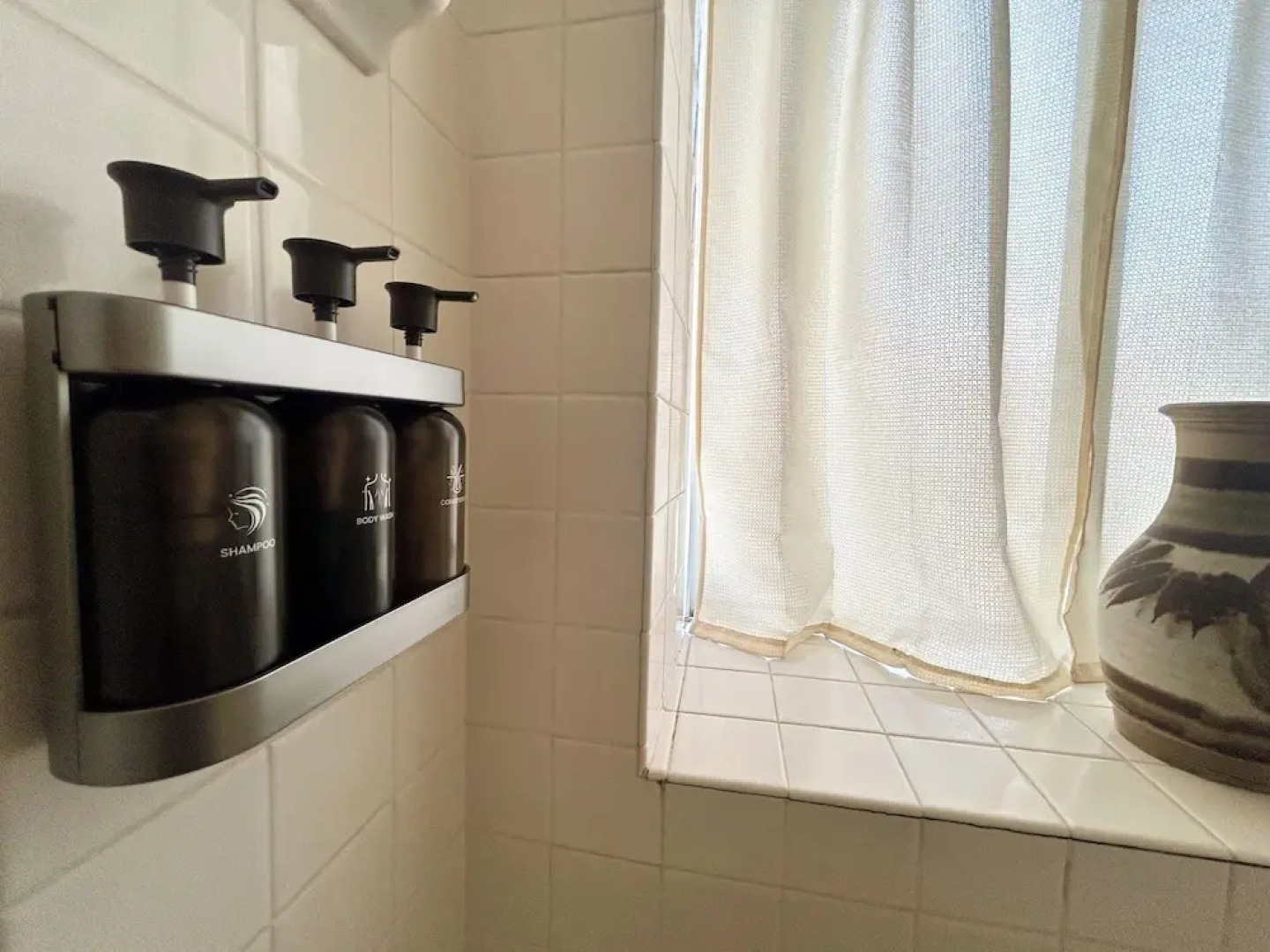 Private bedroom in Western Horizon Home