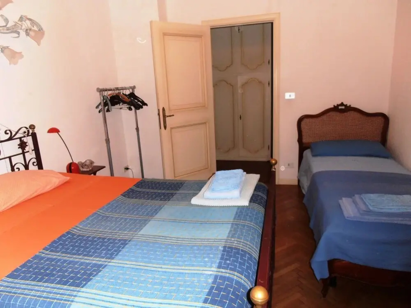 Elegant and Roomy Apartment on the Hill of Chiavari, Calm Relaxation Assured