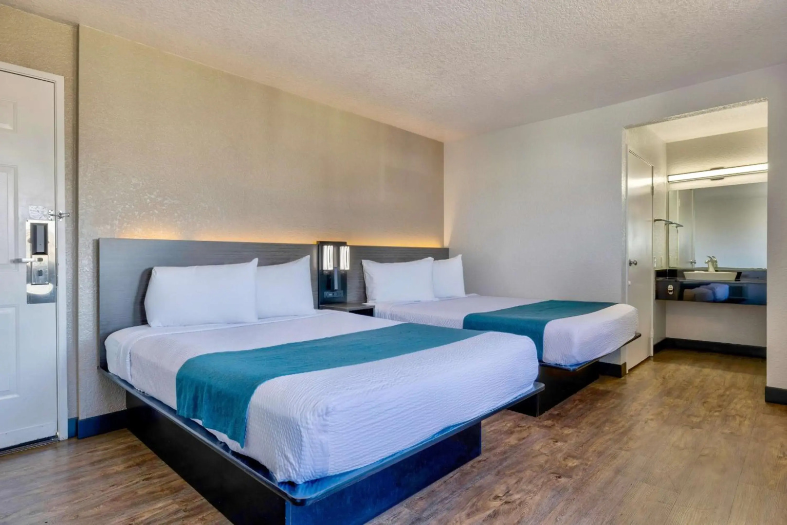 Motel 6 Anaheim, CA - Fullerton East