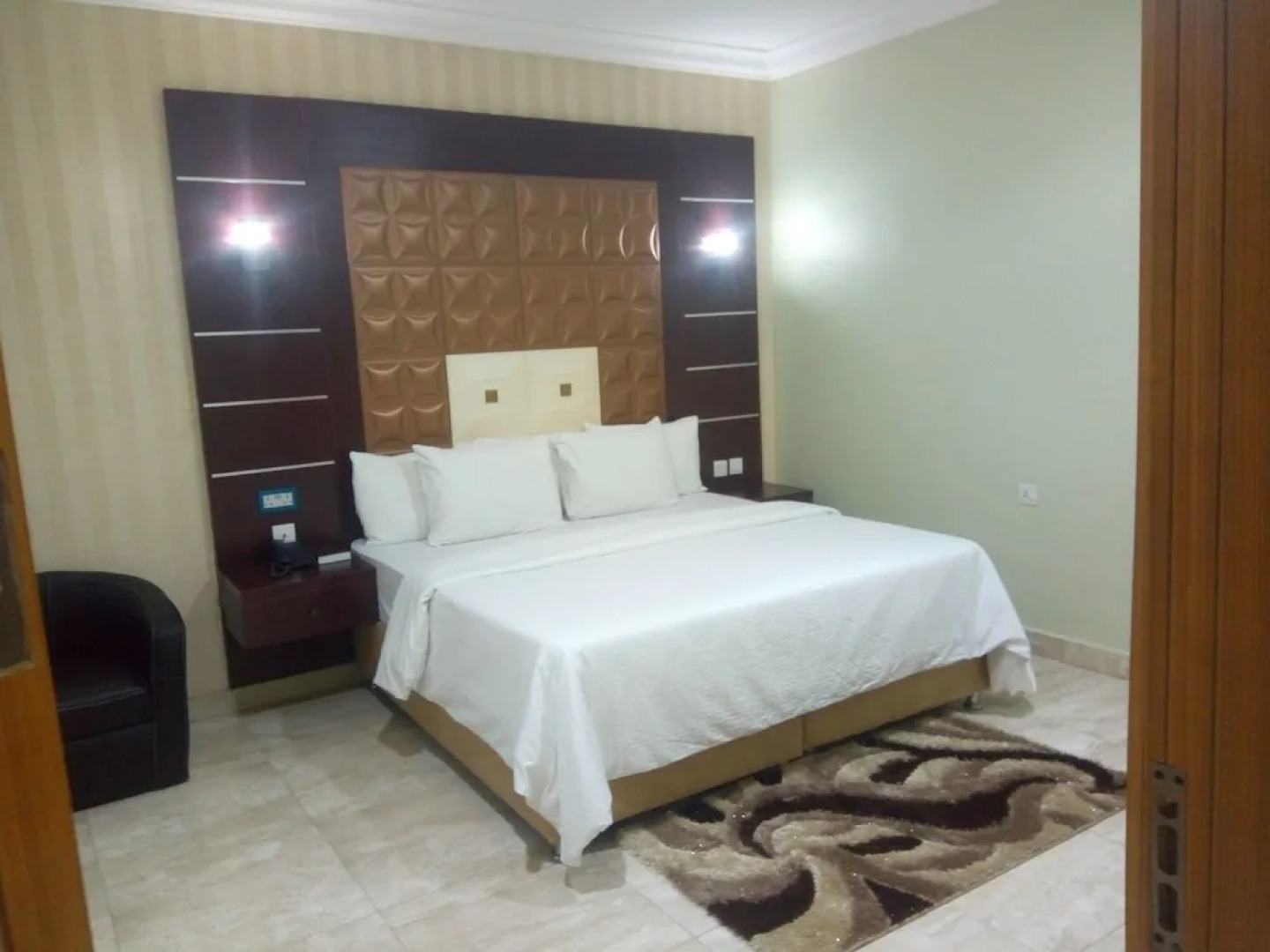 Wintess Garden Hotel And Suites