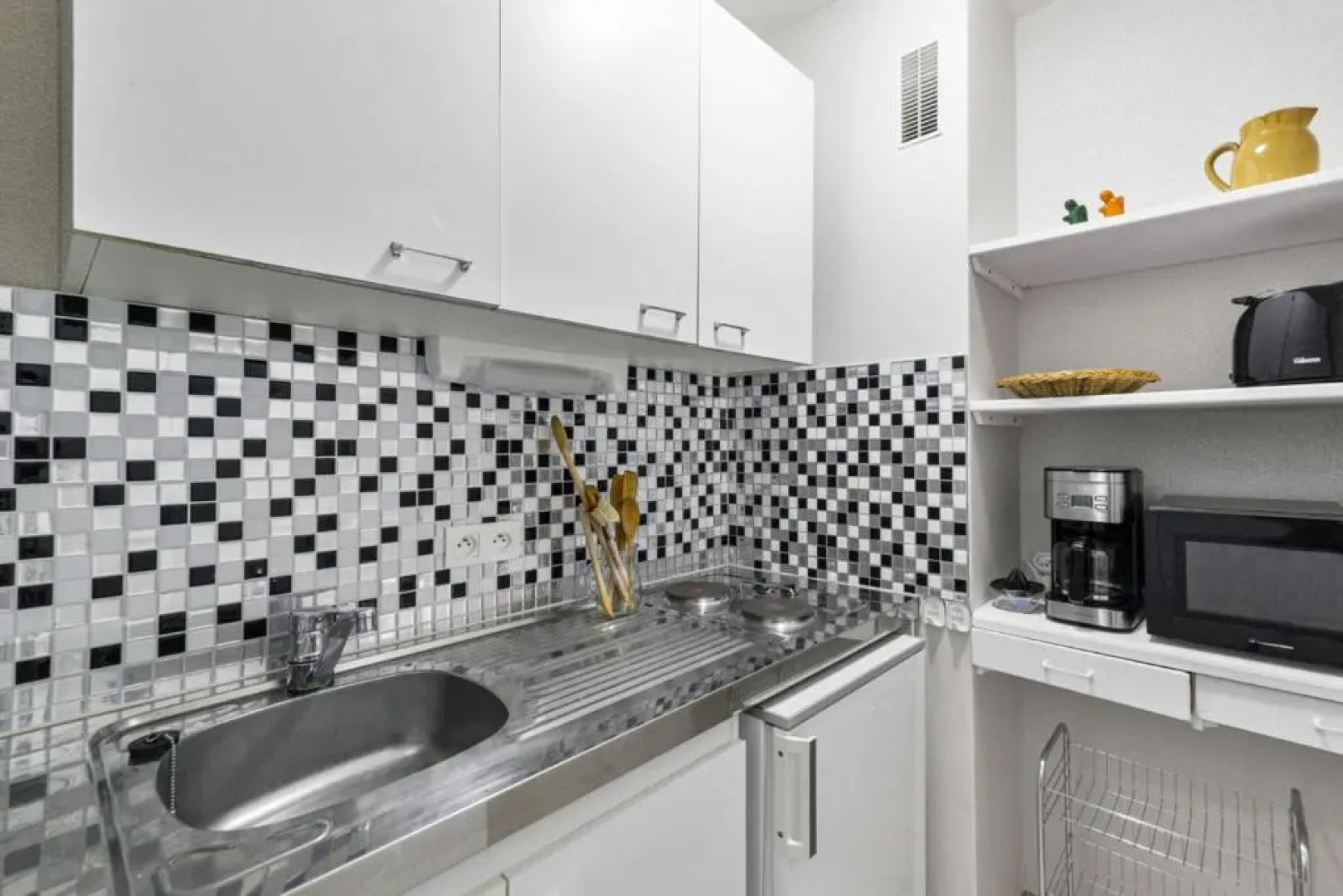 Charming studio w balcony near Roches Noires beach in Trouville - Welkeys