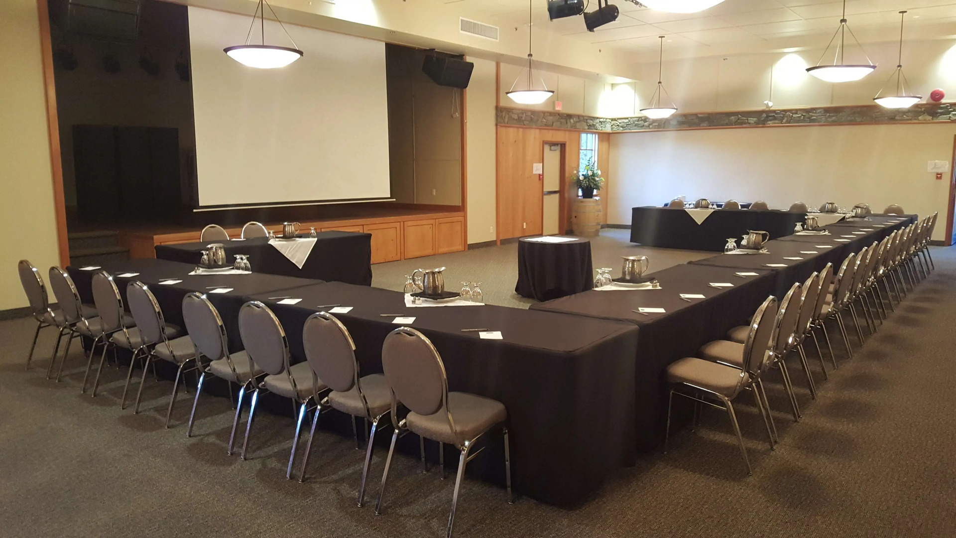 Prestige Hudson Bay Lodge & Conference Centre, WorldHotels Crafted Collection