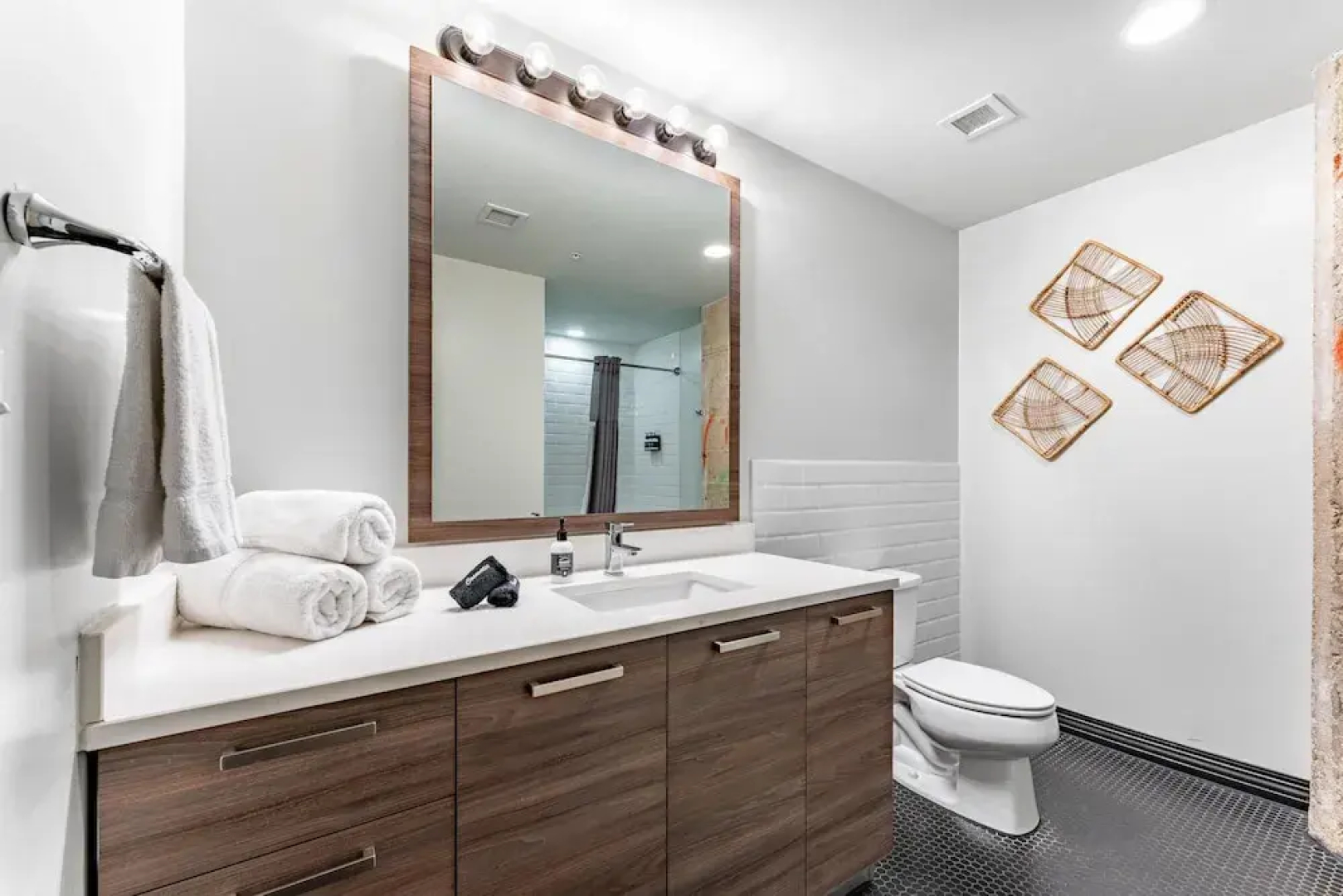 Downtown Dallas Apartments by Hosteeva