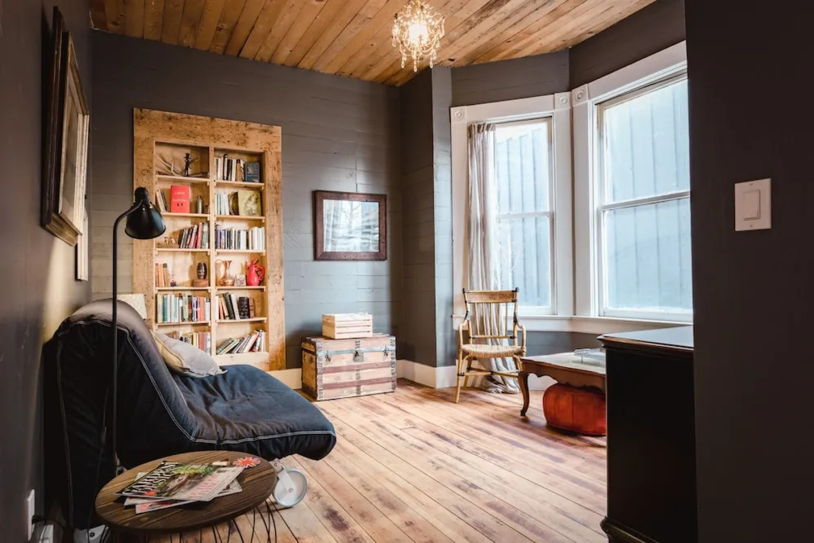 The Gilded Drifter Inn