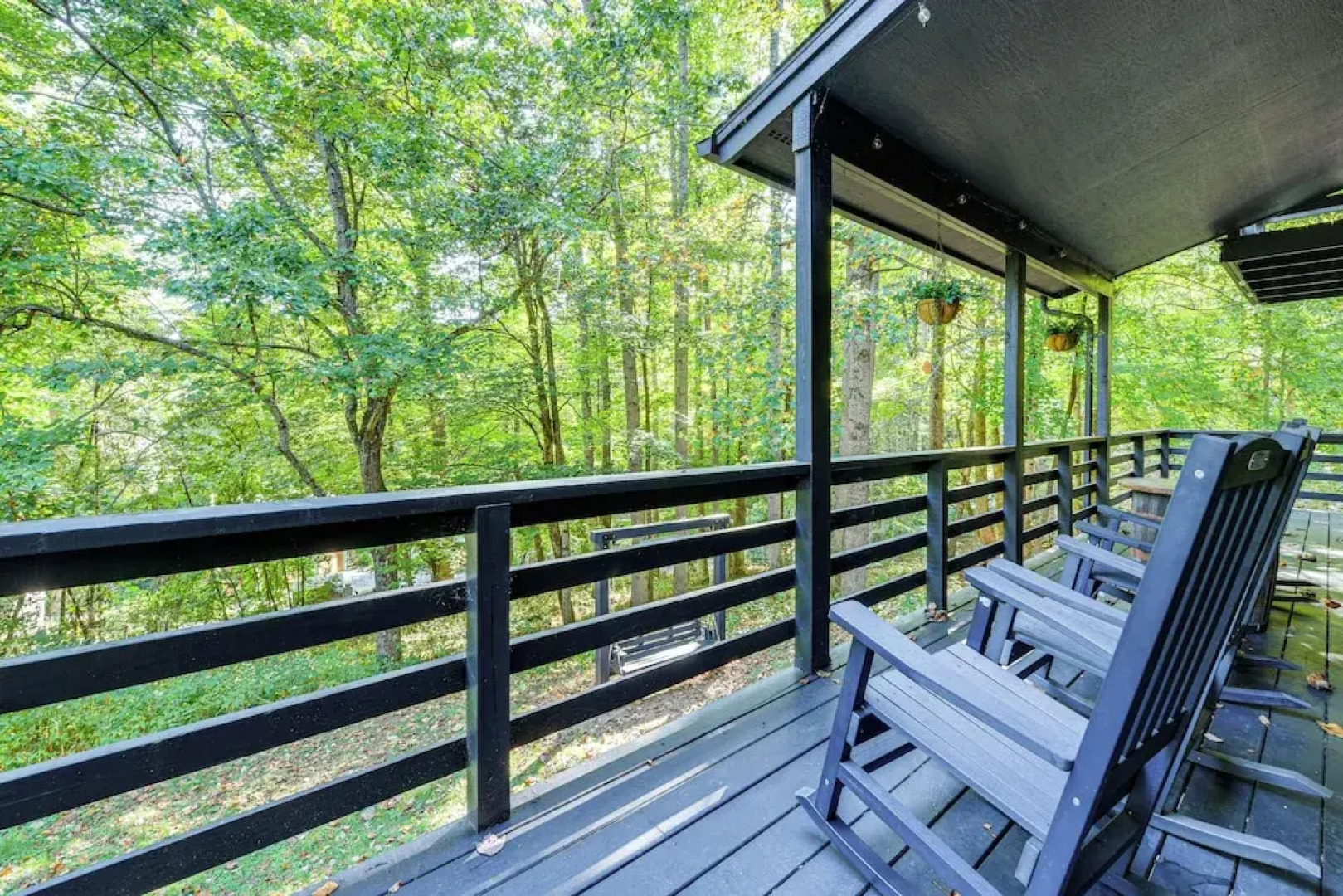 Modern Waynesville Cabin ~ 9 Mi to Lake Junaluska!